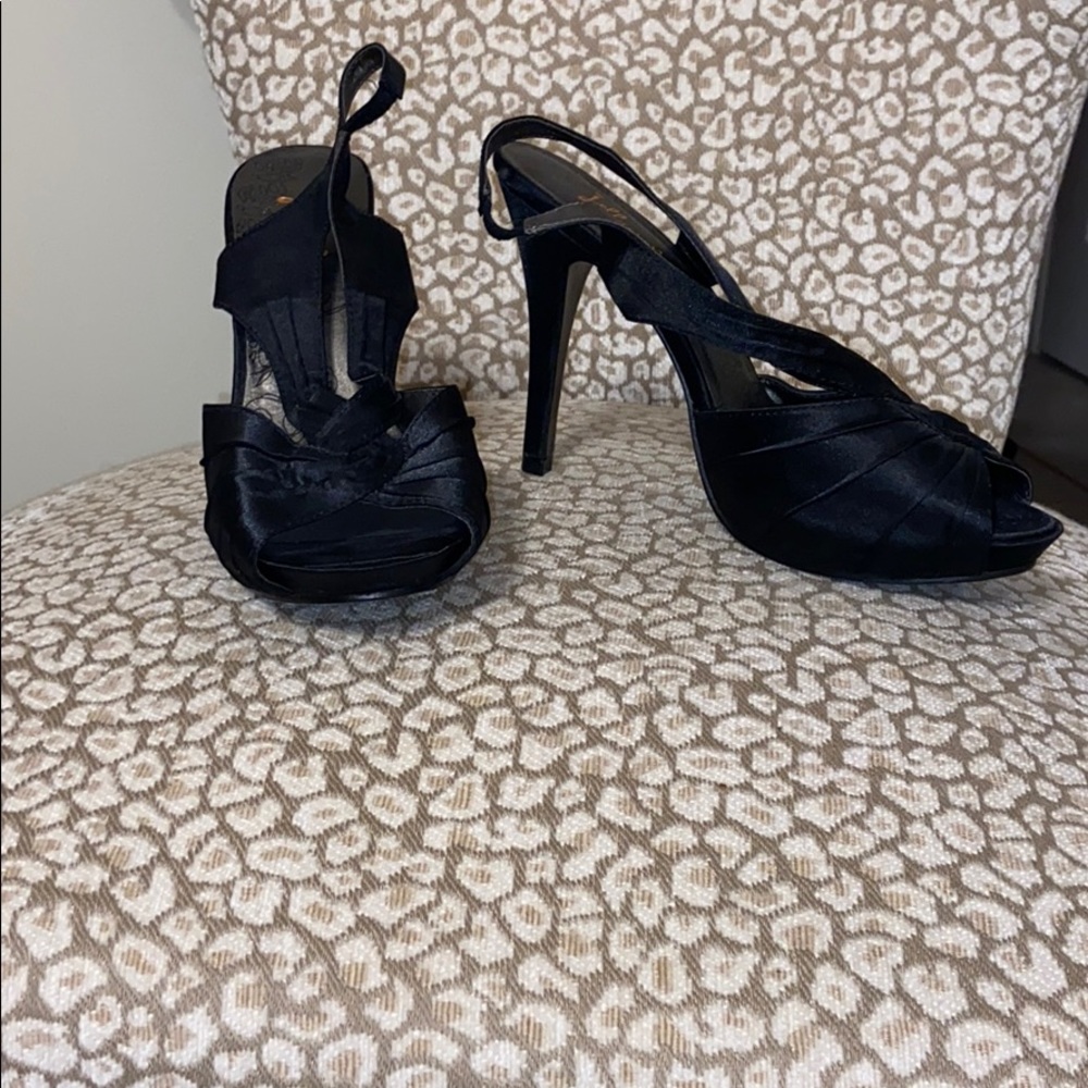 🖤 Black satin heels 🖤